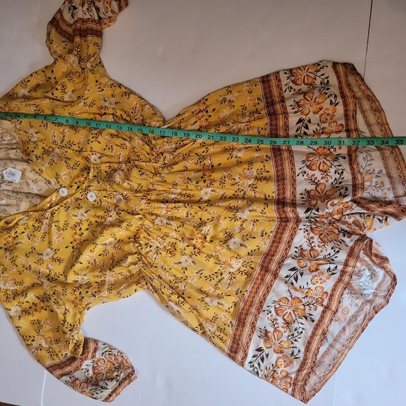 NWT Miss Sparling Shorts Romper, Yellow/gold color. Size Large - Picture 9 of 12